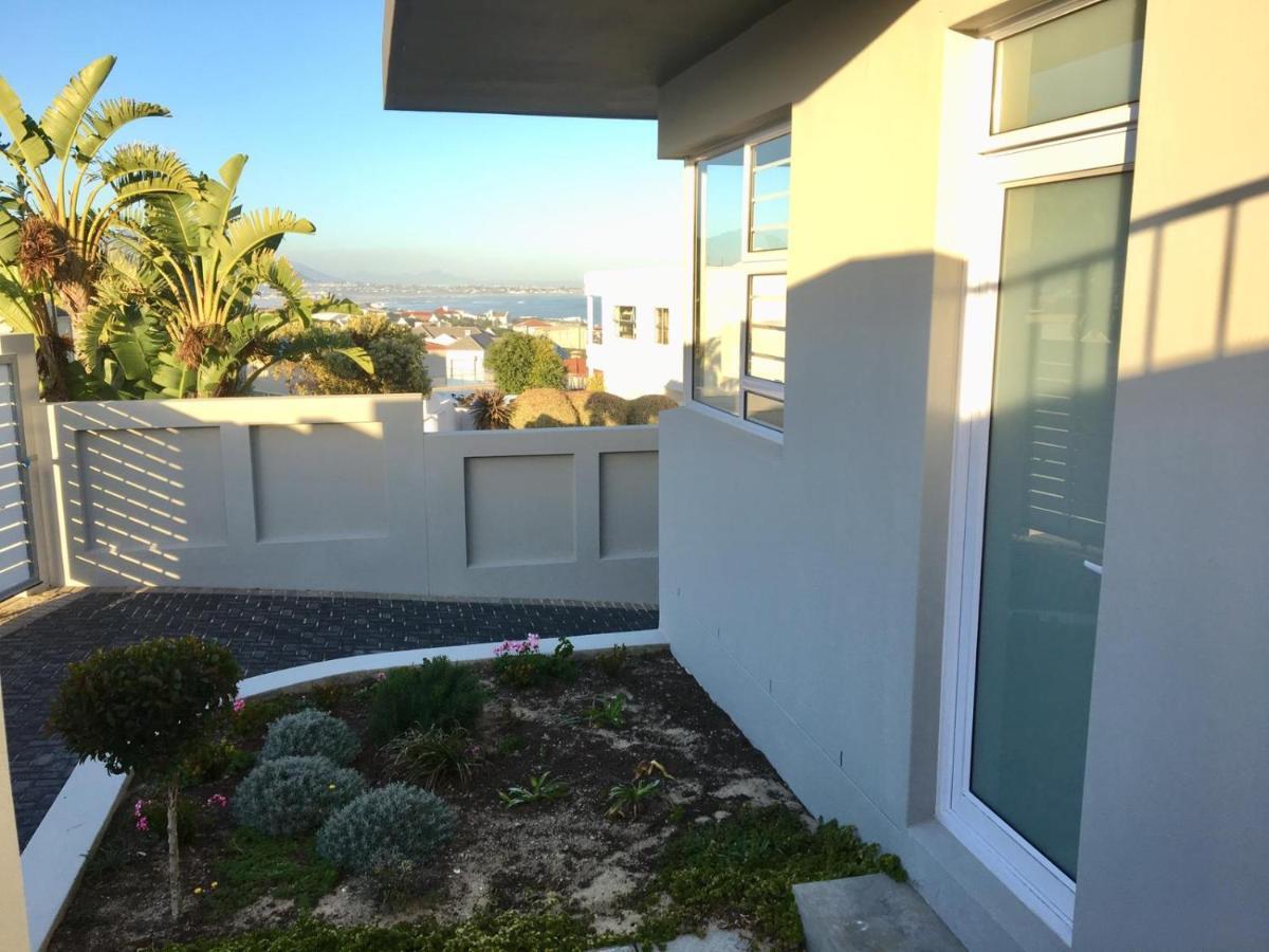 Vermont Hermanus - Views, Sunny, Right On The Sea Extérieur photo