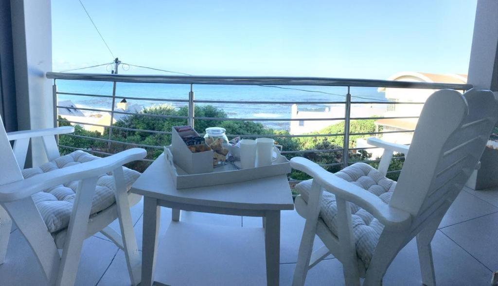Vermont Hermanus - Views, Sunny, Right On The Sea Extérieur photo